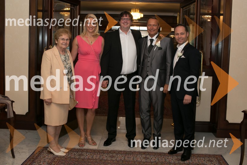  Marta Vizjak;  Katja Višnjevec;  Tilen Vahčič; dr. Andrej Vizjak, ustanovitelj in partner AV.consulting;  Matjaž Zadravec, predsednik Royal Vision GroupPoroka Sonja Bajc in Andrej Vizjak