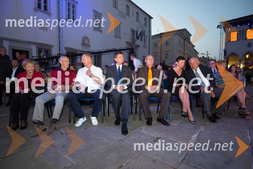  ... ;  Miroslav Cerar, nekdanji gimnastičar, predsednik Odbora za podeljevanje Bloudkovih priznanj;  Boris Popovič, župan Kopra;  Borut Pahor, predsednik Republike Slovenije;  Bogdan Gabrovec, predsednik Olimpijskega komiteja Slovenije, predsednik Judo zveze Slovenije; prof. dr. Maja Makovec Brenčič, ministrica za izobraževanje, znanost in šport;  Janez 	 Kocijančič, nekdanji predsednik OKS ; prof. dr. Andreja Kocijančič, dolgoletna predstojnica Kliničnega oddelka za endokrinologijo, diabetes in presnovne bolezni, nekdanja rektorica Univerze v LjubljaniPredstavitev olimpijske reprezentance Slovenije - Rio 2016