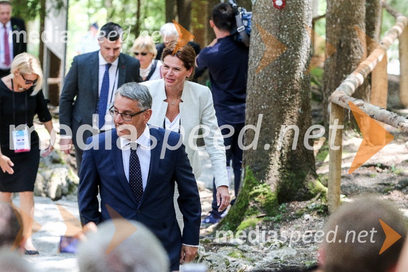  Matjaž Han, vodja poslanske skupine SD; mag. Alenka Bratušek, nekdanja predsednica vlade Republike SlovenijeSlovesnost ob 100. obletnici Ruske kapelice