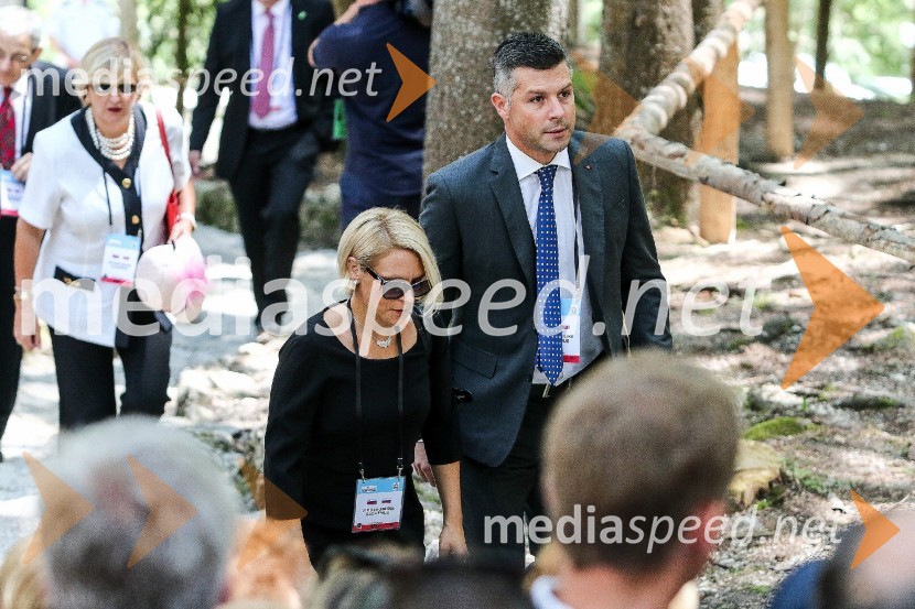 dr. Anja Kopač Mrak, ministrica za delo, družino in enake možnosti;  Matjaž Nemec, namestnik vodje poslanske skupine SDSlovesnost ob 100. obletnici Ruske kapelice