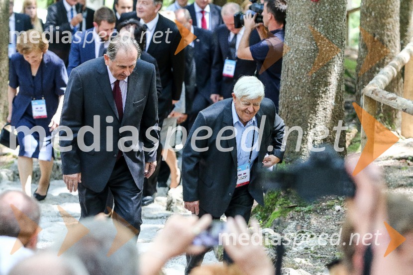  ... ;  Milan Kučan, nekdanji predsednik Republike SlovenijeSlovesnost ob 100. obletnici Ruske kapelice