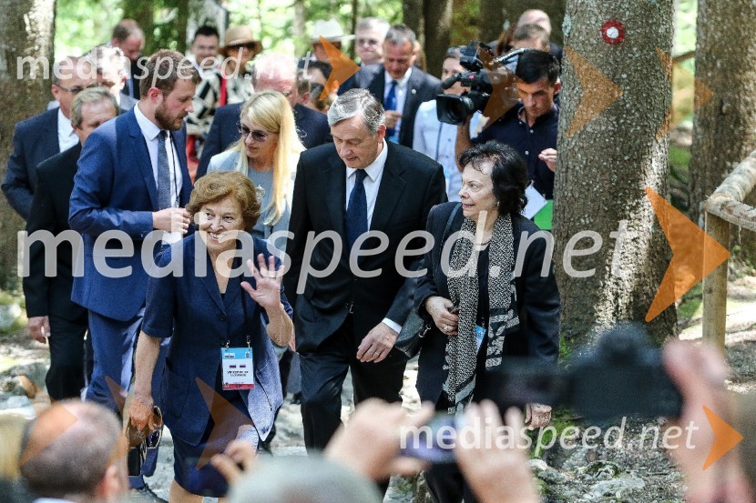  Štefka Kučan;  Danilo Türk, nekdanji predsednik Republike Slovenije;  Barbara Miklič TürkSlovesnost ob 100. obletnici Ruske kapelice