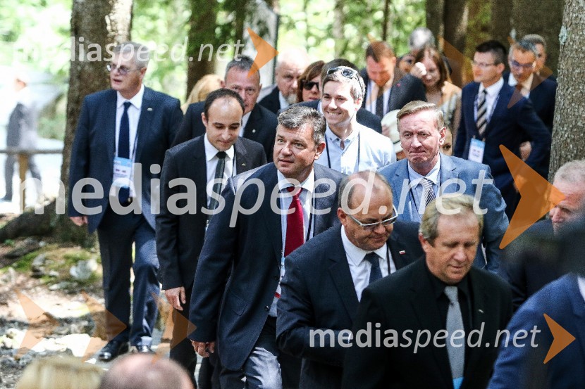 dr.  Peter Gašperšič,  minister za infrastrukturo;  ... Slovesnost ob 100. obletnici Ruske kapelice