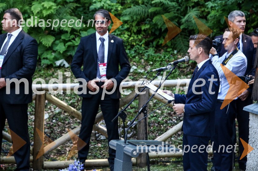  Boštjan Romih, televizijski voditeljSlovesnost ob 100. obletnici Ruske kapelice