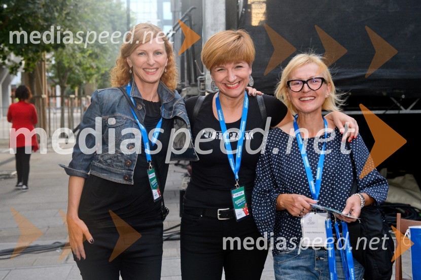  Mihaela Kolarič, Vesolje idej in prireditev;  Petra Romih, vodja marketinga Europarka;  Natalija Taja Kolarič, Vesolje Idej in prireditevEuroparkov koncert leta: Tabu in Jan Plestenjak