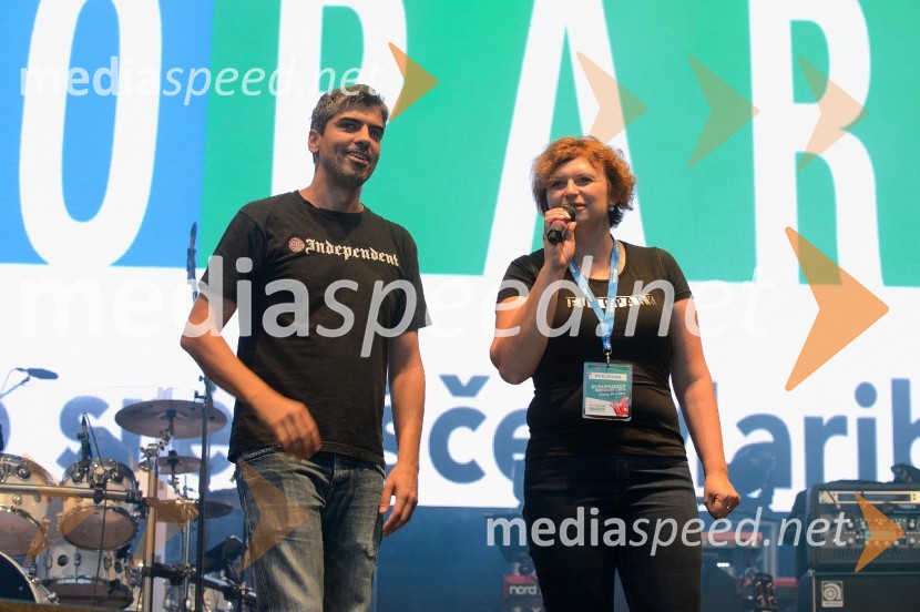  Bor Greiner, odgovorni urednik, Radio City;  Simona Mandl, Center managerka EuroparkaEuroparkov koncert leta: Tabu in Jan Plestenjak