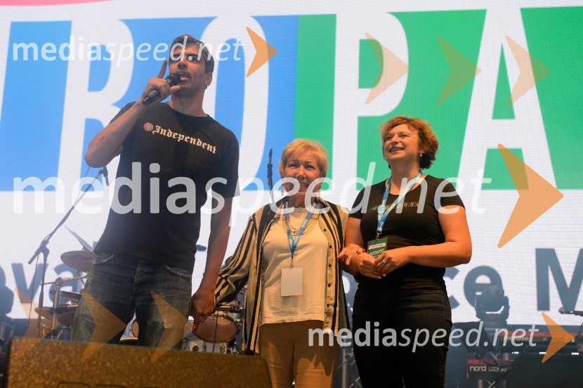  Bor Greiner, odgovorni urednik, Radio City;  Lidija Kodrič, pevka;  Simona Mandl, Center managerka EuroparkaEuroparkov koncert leta: Tabu in Jan Plestenjak