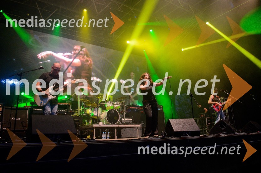  Tomaž Trop, član skupine Tabu;  Eva Beus, nova pevka, skupina Tabu;  Iztok Melanšek, član skupine TabuEuroparkov koncert leta: Tabu in Jan Plestenjak