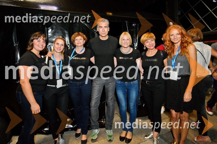  Metka  Papec, informacijska pisarna Europark;  Vanja Bele, asistenka za marketing Europarka;  Simona Mandl, Center managerka Europarka;  Jan Plestenjak, pevec; mag. Nataša Žnuderl Haložan, asistentka center managerke Europarka;  Petra Romih, vodja marketinga Europarka;  Jana  Koteska, manekenkaEuroparkov koncert leta: Tabu in Jan Plestenjak