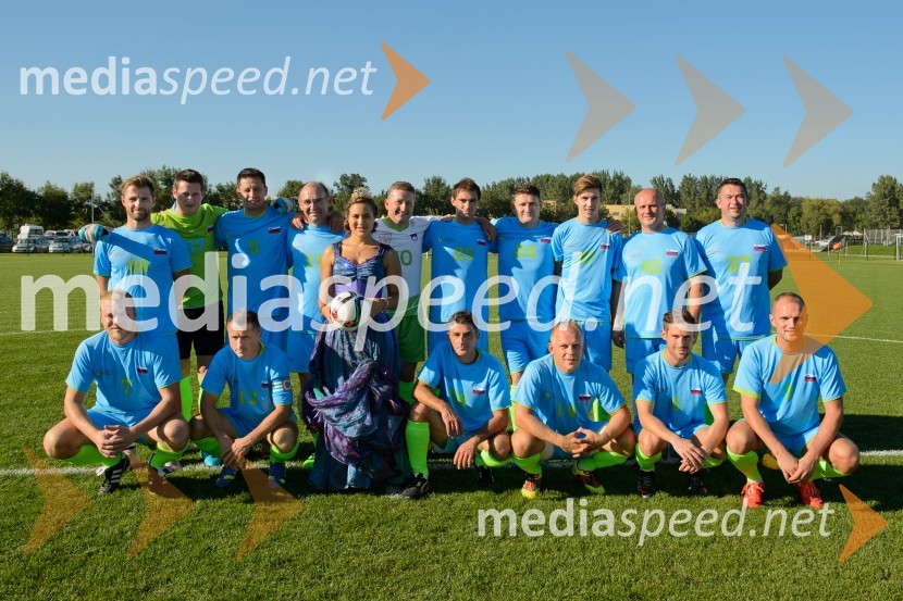 Člani Slovenske vinske reprezentanceTradicionalna tekma Vinske reprezentance Slovenije ob dnevu vinogradnikov na sejmu Agra