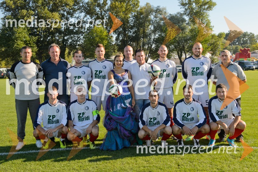 Člani Srbskega nogometnega kluba DunavaTradicionalna tekma Vinske reprezentance Slovenije ob dnevu vinogradnikov na sejmu Agra