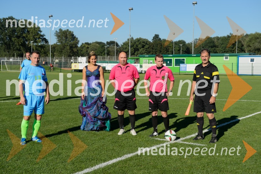  ... ;  Sara Stadler, Vinska kraljica Slovenije 2016;  ... ;  ... ;  ... Tradicionalna tekma Vinske reprezentance Slovenije ob dnevu vinogradnikov na sejmu Agra