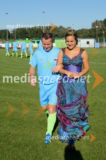  ... ;  Sara Stadler, Vinska kraljica Slovenije 2016Tradicionalna tekma Vinske reprezentance Slovenije ob dnevu vinogradnikov na sejmu Agra