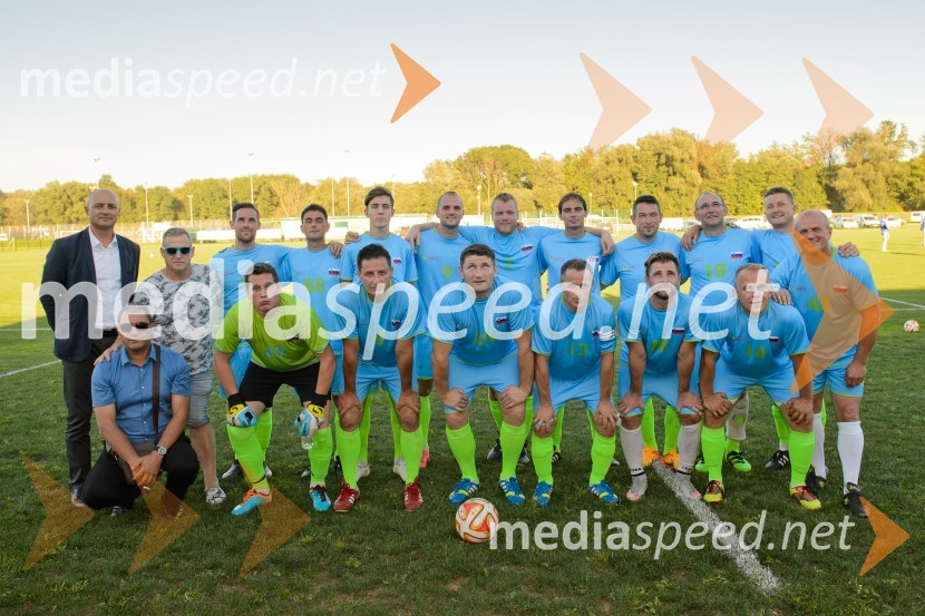 Člani slovenske vinske reprezentanceTradicionalna tekma Vinske reprezentance Slovenije ob dnevu vinogradnikov na sejmu Agra