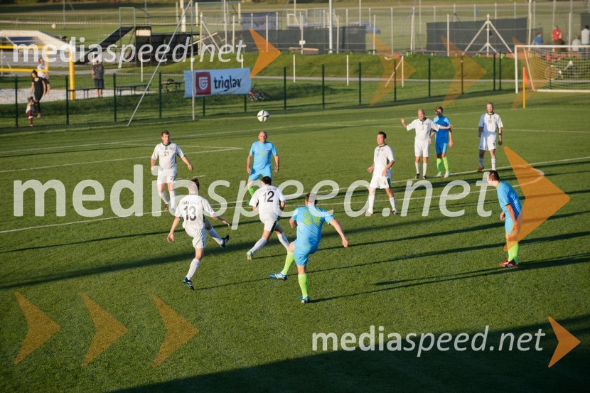  ... ;  ... ;  Bogomir Valdhuber, vinar, Vino Valdhuber, nogometaš Vinske reprezentance Slovenije;  ... ;  Marko Toplak, Turistična kmetija Toplak, nogometaš Vinske reprezentance SlovenijeTradicionalna tekma Vinske reprezentance Slovenije ob dnevu vinogradnikov na sejmu Agra