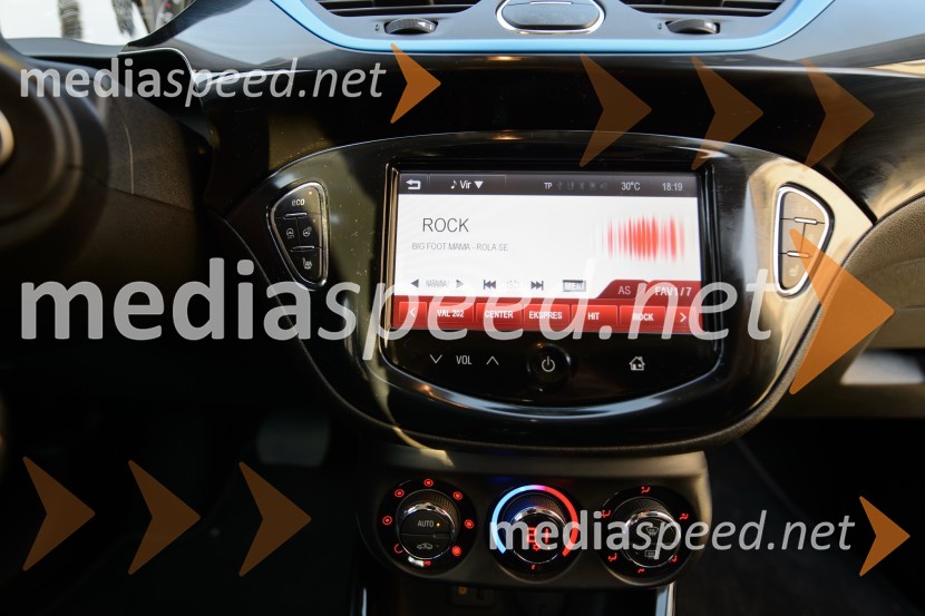 Opel Corsa 1.4 ECOTEC Easytronic Color Edition, IntelliLink proti dopšlačiluOpel Corsa 1.4 ECOTEC Easytronic Color Edition, mediaspeed test