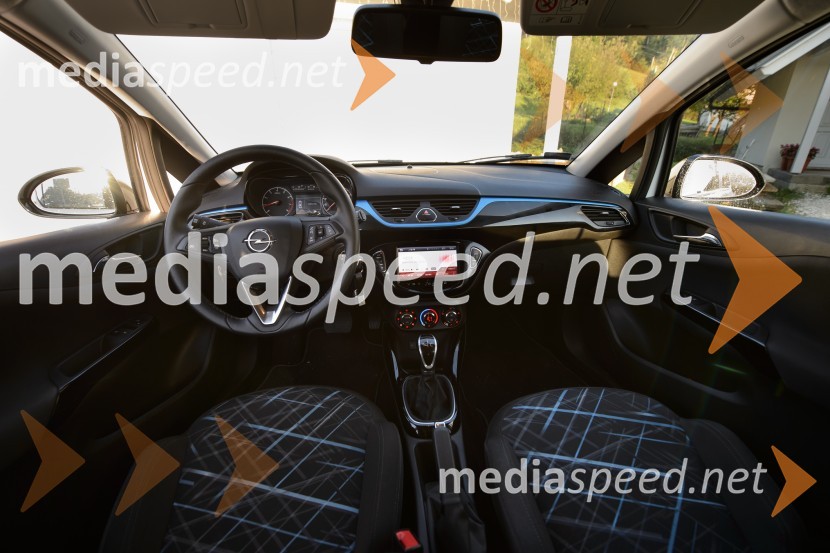 Opel Corsa 1.4 ECOTEC Easytronic Color Edition, notranjostOpel Corsa 1.4 ECOTEC Easytronic Color Edition, mediaspeed test