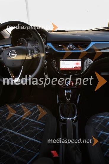 Opel Corsa 1.4 ECOTEC Easytronic Color Edition, notranjostOpel Corsa 1.4 ECOTEC Easytronic Color Edition, mediaspeed test