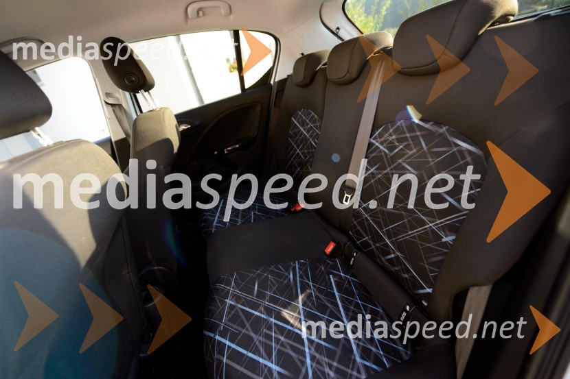 Opel Corsa 1.4 ECOTEC Easytronic Color Edition, povprečno prostorna zadnja klopOpel Corsa 1.4 ECOTEC Easytronic Color Edition, mediaspeed test