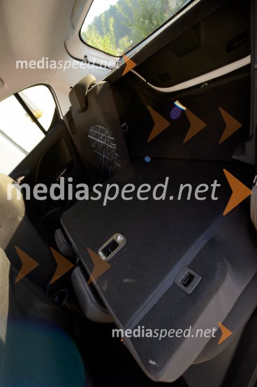 Opel Corsa 1.4 ECOTEC Easytronic Color Edition, deljiva zadnja klop Opel Corsa 1.4 ECOTEC Easytronic Color Edition, mediaspeed test