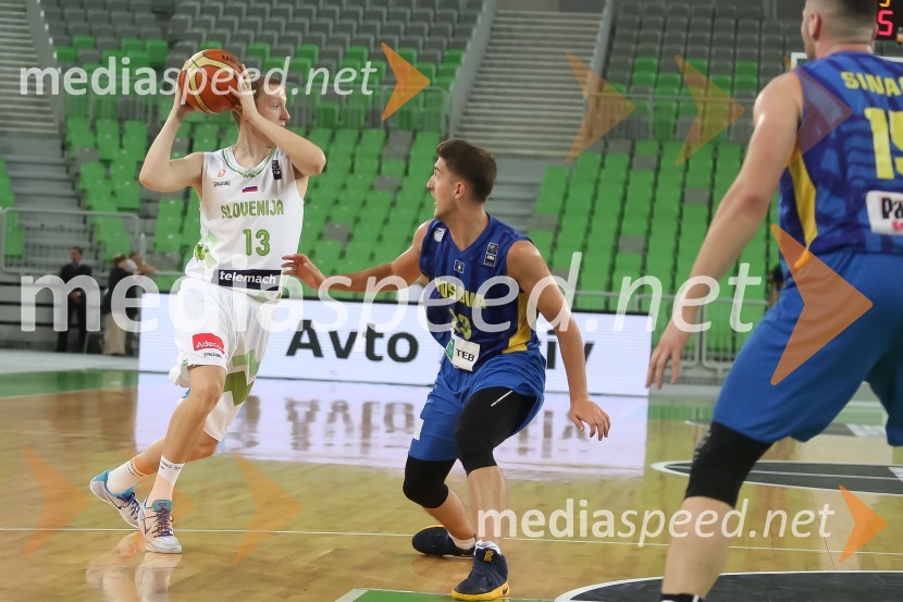  Miha  Lapornik, košarkar;  ... Slovenski košarkarji za uvod kvalifikacij premagali Kosovo