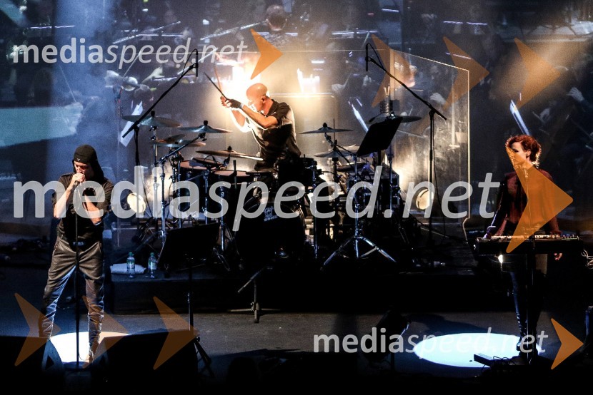  Milan Fras, vokal, skupina Laibach;  Janez Gabrič, bobni, skupina Laibach;  Mina Špiler, vokal in klaviature, skupina LaibachFestival Ljubljana: Laibach in Simfonični orkester RTV Slovenija