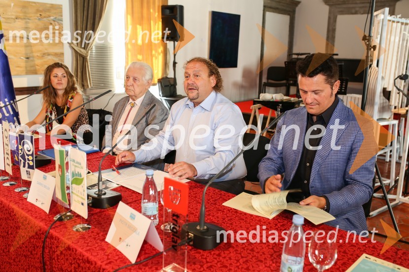  Tina Mauko, skladateljica in pianistka;  Pavel Mihelčič, skladatelj;  Darko  Brlek, direktor, Festival Ljubljana;  Piotr Beczala, tenoristFestival Ljubljana: Novinarska konferenca