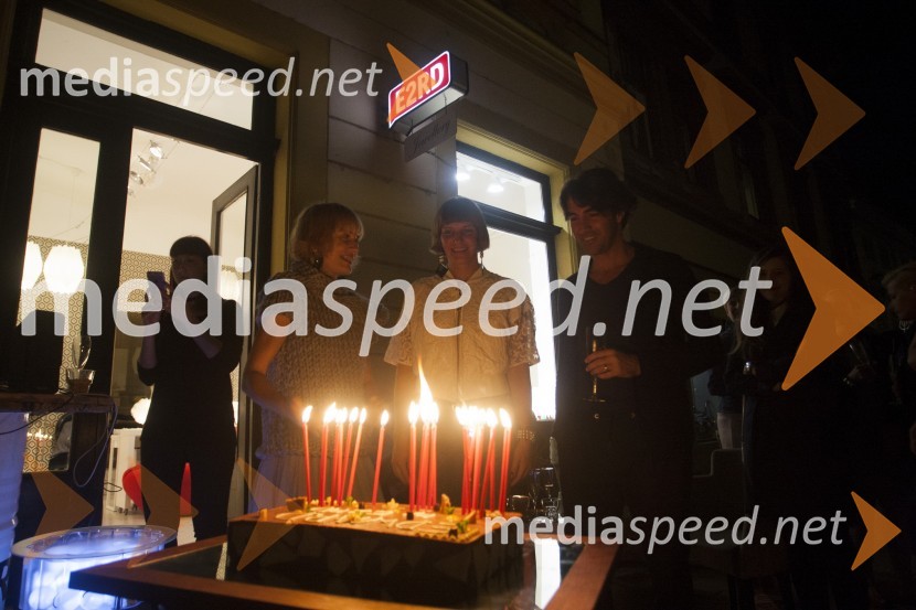  ... ;  Mateja P. Kristanič, direktorica marketinga E2RD;  Bojana Kovačič Zemljič, oblikovalka nakita E2RD;  Edward Clug, umetniški direktor, Balet SNG MariborUvertura v Clug Week ter predstavitev kolekcije Edward by E2RD