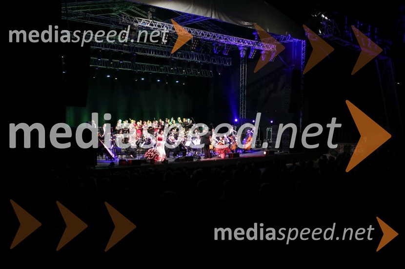 Manca Izmajlova: Pesmi mojih krajevFestival Ljubljana 2016: Pesmi mojih krajev, Manca Izmajlova