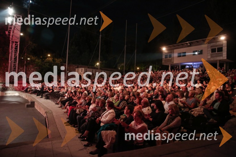 Manca Izmajlova: Pesmi mojih krajevFestival Ljubljana 2016: Pesmi mojih krajev, Manca Izmajlova