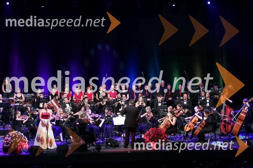  Manca Izmajlova, pevka;  Benjamin Izmajlov, glasbenikFestival Ljubljana 2016: Pesmi mojih krajev, Manca Izmajlova