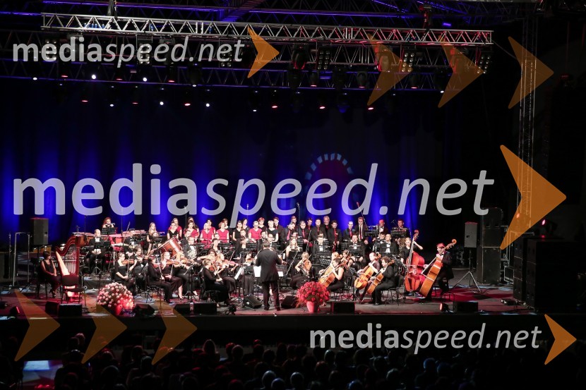  Benjamin Izmajlov, glasbenikFestival Ljubljana 2016: Pesmi mojih krajev, Manca Izmajlova