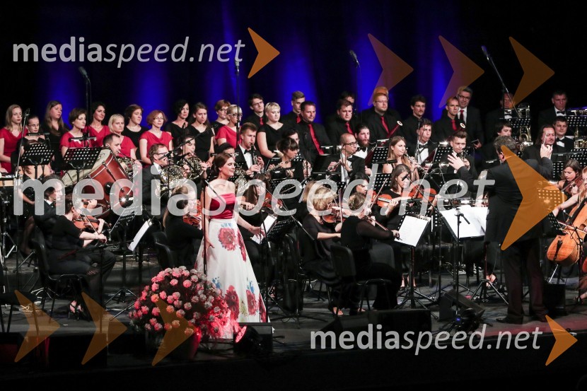  Manca Izmajlova, pevkaFestival Ljubljana 2016: Pesmi mojih krajev, Manca Izmajlova