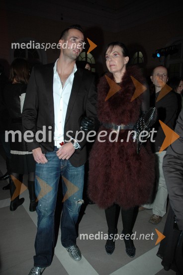 Gašper Grošelj, maneken in njegova mama Marjeta Grošelj, oblikovalka torbicPodelitev nagrad za modno in vizualno ustvarjalnost Trend 2007