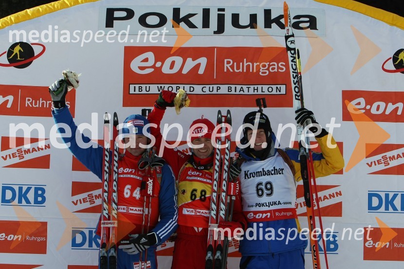 Dimitrij Jarošenko (Rusija), Ole Einar Björndalen (Norveška), zmagovalec 10km sprinta in Mattias Nilsson (Švedska)e.on Ruhrgas IBU svetovni pokal v biatlonu / sprint moški