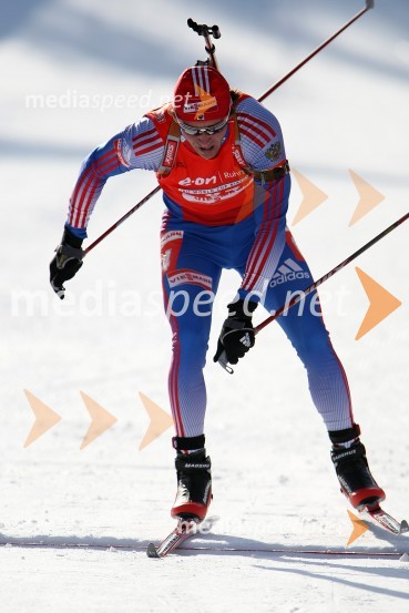 Dimitrij Jarošenko (Rusija), skozi ciljno črtoe.on Ruhrgas IBU svetovni pokal v biatlonu / sprint moški