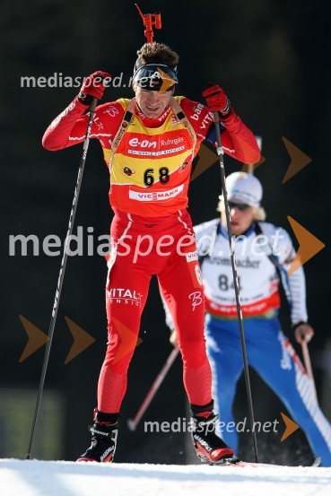 Ole Einar Björndalen (Norveška) in  Klemen Bauer (Slovenija) zadaje.on Ruhrgas IBU svetovni pokal v biatlonu / sprint moški