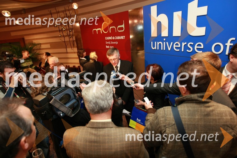 Mag. Niko Trošt, predsednik uprave Hit d.d. in novinarjiOtvoritev igralniško zabaviščnega centra Mond v Šentilju