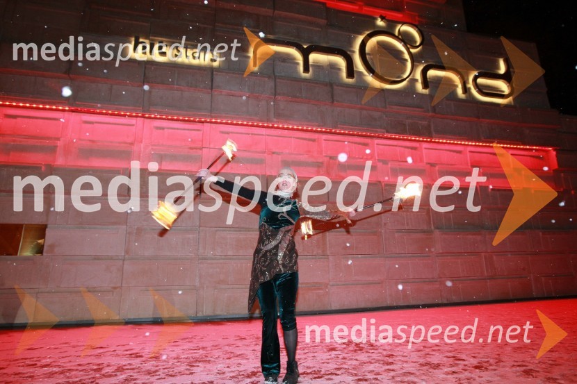 Ognjeni spektakelOtvoritev igralniško zabaviščnega centra Mond v Šentilju