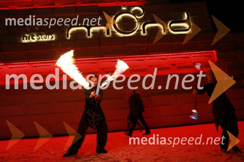 Ognjeni spektakelOtvoritev igralniško zabaviščnega centra Mond v Šentilju