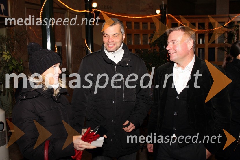 Saša Arsenovič, direktor podjetja S.Oliver SLO z ženo Nino in Staš Ravter, direktor Slovenske kinotekeOtvoritev gostovanja Slovenske kinoteke v Mariboru