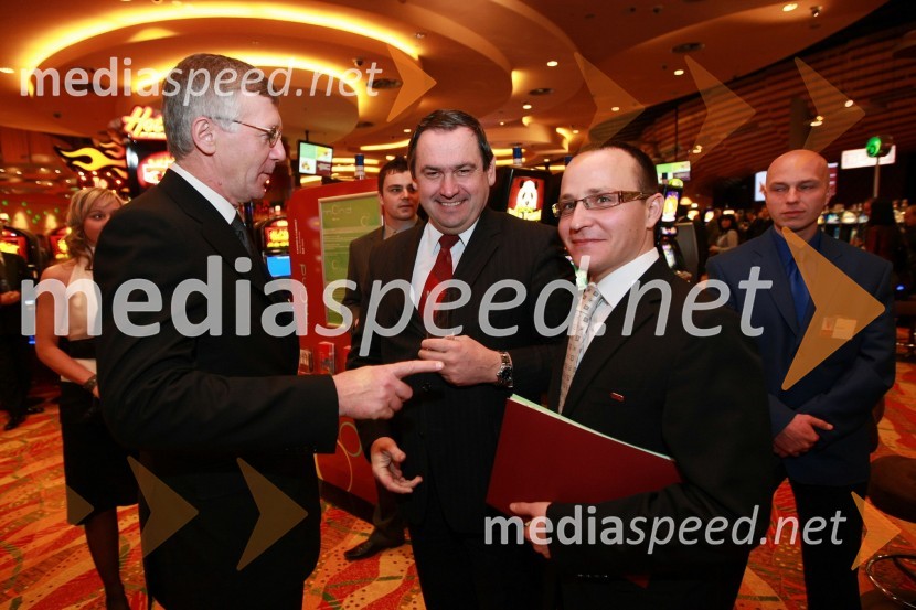 Mag. Niko Trošt, predsednik uprave Hit d.d., mag. Drago Pišek, predsednik uprave Poštne banke Slovenije d.d. in   Gregor Jeza, predsednik uprave Hit Šentilj d.d.Otvoritev igralniško zabaviščnega centra Mond v Šentilju
