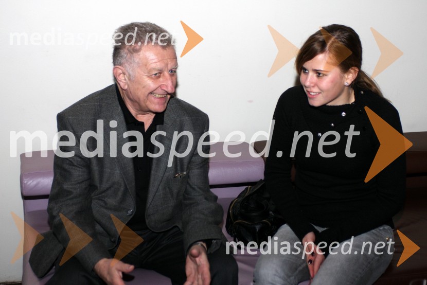 Marjan Bračko, upokojeni igralec in mestni svetnik MOM z vnukinjoOtvoritev gostovanja Slovenske kinoteke v Mariboru