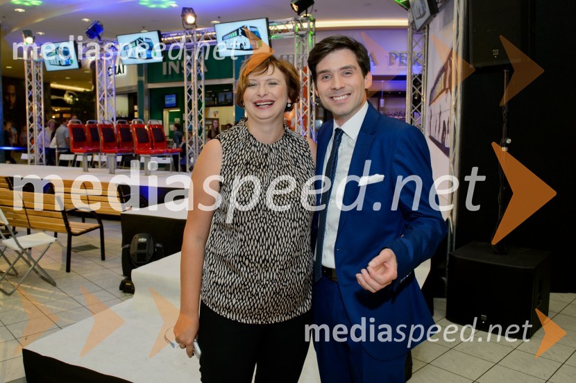  Simona Mandl, Center managerka Europarka;  Tilen Artač, imitator, glasbenikVelika jesenska modna revija v Europarku