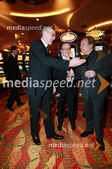 Mag. Niko Trošt, predsednik uprave Hit d.d., Gregor Jeza, predsednik uprave Hit Šentilj d.d. in Alfi Nipič, pevecOtvoritev igralniško zabaviščnega centra Mond v Šentilju