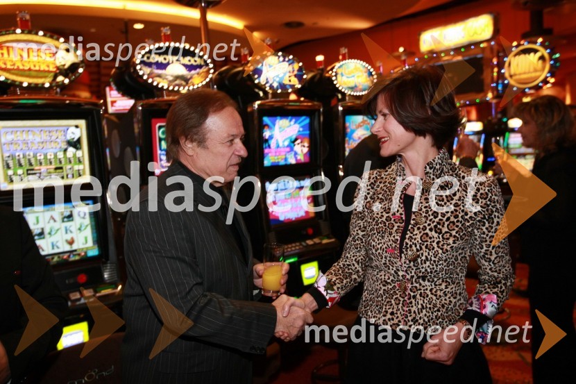 Alfi Nipič, pevec in Nevenka Črnko, članica uprave Hit d.d.Otvoritev igralniško zabaviščnega centra Mond v Šentilju