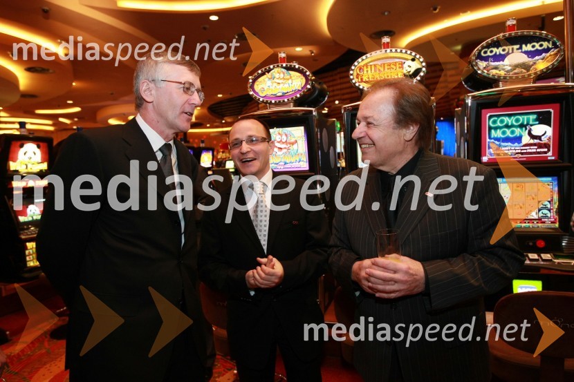 Mag. Niko Trošt, predsednik uprave Hit d.d., Gregor Jeza, predsednik uprave Hit Šentilj d.d. in Alfi Nipič, pevecOtvoritev igralniško zabaviščnega centra Mond v Šentilju