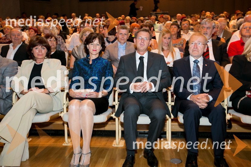  Vesna Arnšek;  ... ; prof. dr. Miro Cerar, predsednik vlade Republike Slovenije;  ... Dobrodelni koncert Rdečega križa Slovenije
