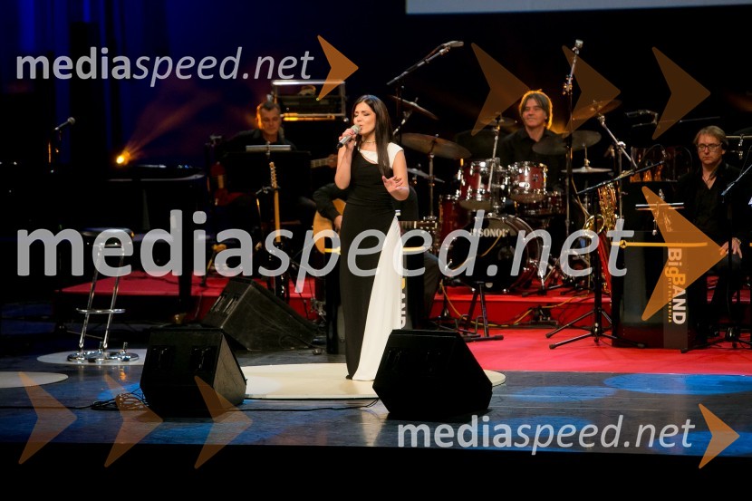  Martina Šraj - Ina Shai, pevkaDobrodelni koncert Rdečega križa Slovenije