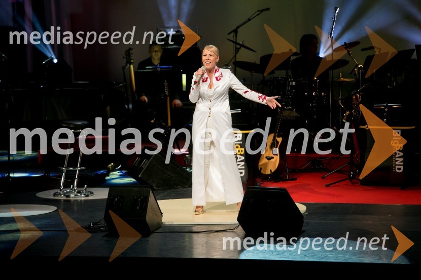  Manuela Brečko - Manuella, pevka, ManuEllaDobrodelni koncert Rdečega križa Slovenije